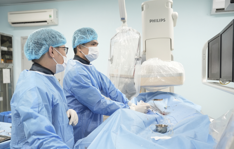 Bệnh viện Bãi Cháy thực hiện thành công kỹ thuật nút mạch điều trị u thận, bảo tồn tối đa chức năng thận - Bệnh viện Bãi Cháy