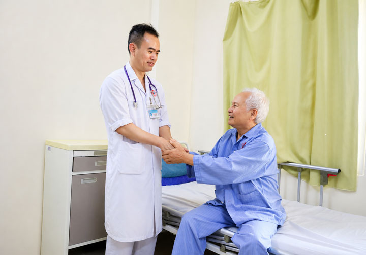 Vượt qua “Cơn bão điện học” nguy kịch: Bệnh viện Việt Nam – Thụy Điển Uông Bí cấy máy phá rung ICD cứu sống cụ ông 74 tuổi
