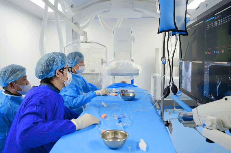 Đi khám vì mờ mắt, đau đầu, phát hiện hẹp 90% động mạch cảnh nguy cơ đột quỵ - Bệnh viện Bãi Cháy